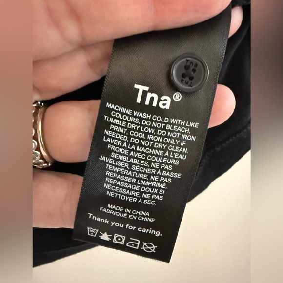 Aritzia | TNA Cropped Polo Tshjrt, size large. - Picture 6 of 7